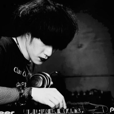 Drums & Electronic Percussion | Band : Sex Virgin Killer / Disdomestic Violence | DJ : Goth / Dark Wave / Post-Punk / EBM / Italo Disco