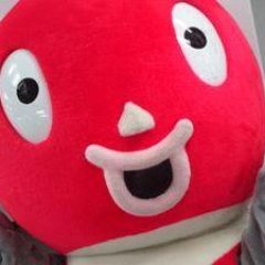 元民主党公認ゆるキャラ。現在は憲政記念館で働いています。2009年からツイッターはじめました。昨年のニコ超で政界引退。年齢不詳・性別不明。唇の素材は魚肉ソーセージ。民主くんには中の人などいない。ゆるキャラグランプリ2015は1747名中142位。
久しぶりの人も初めましての人もよろしくお願いいたします。