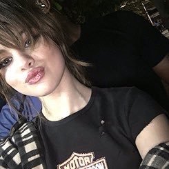 rpwlpb's profile picture. on dit ferme ta gueule prtant jte dis ftg et ça veut qd mm dire que tu dois fermer ta gueule