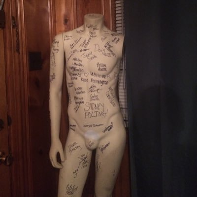 ladiesman697's profile picture. Professional manikin. Team tatted.