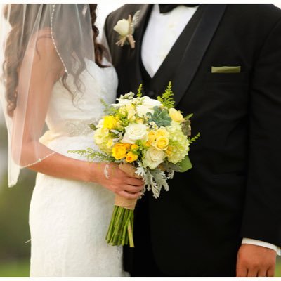 leeeuhh's profile picture. personal twitter. married. fur mama.