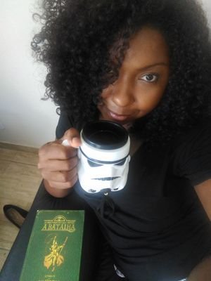 PatyTotal's profile picture. Sou Geek Mestre em Física, apaixonada por maquiagem e tudo o que tenha a ver com beleza. Também curte? Então entre pro clube! \o/