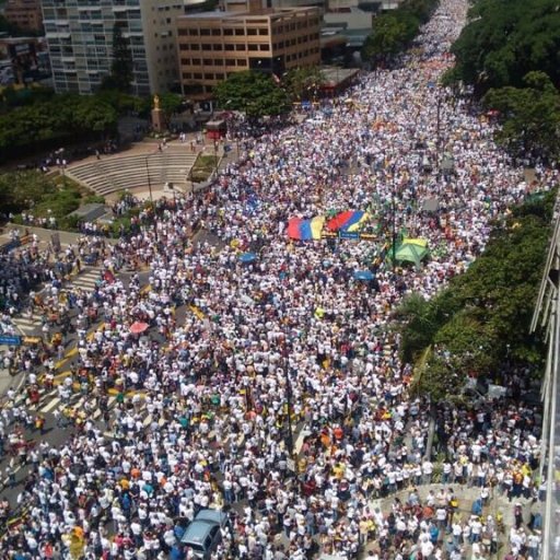 Nacido en caracas, venezuela un 02 de agosto,curcé estudios en la UCV y trabaje en CANTV, actualmente soy directivo de CA.TE.CYM.