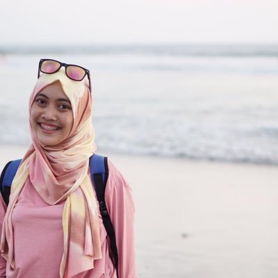 Kebahagiaanku adalah melihat orang-orang yang aku sayangi tersenyum bahagia, dan akan ku jaga selama ku masih hidup ❤️