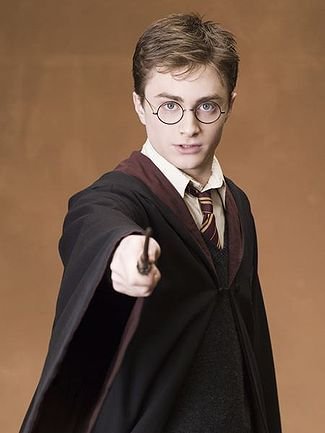 PotterHarry_off's profile picture. Harry Potter 7ème année. Griffondor. Je suis l'élu. Hermione et Ron mes meilleurs amis. Je déteste les cours de potions surtout avec Rogue