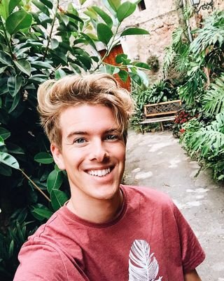 Chamberssuit's profile picture. Alumno de Hogwarts de la casa Ravenclaw. Hábil con la varita y curioso.
Busco magos para crear un club de duelo, interesados MD. #Pottertty