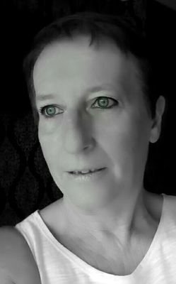 Very busy stay at home Wife, daughter, mother, grandmother and carer, acrylic artist,
interested in Miniatures, crafts, my garden, history.