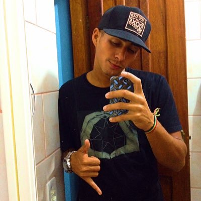 KevinSurfsta's profile picture. Vem que o bom astral vai dominar o Mundo.