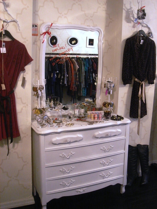 women's clothing and accessories shop