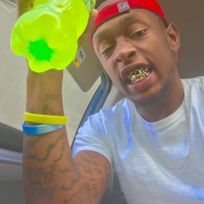 TroubleMan_Ced's profile picture. TroubleMan🤕💂🏾/Dresser👟👑‼️ FashionGodTheLable