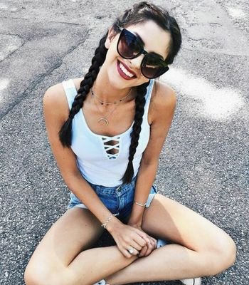 Slytherin≈16 años≈Diferente al resto de serpientes 🐍●Izzy♕●{#Squad}