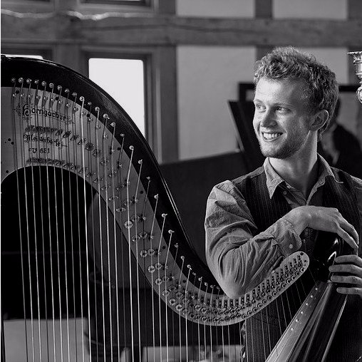 London Harpist studied at @guildhallschool ‖ Pelléas Ensemble https://t.co/y4nLnQagjI ‖ Guildhall Gold Medal winner ‖ @StJohnsSmithSq Young Artist 2015-16