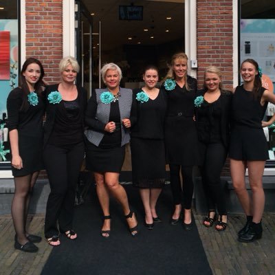 PARFUMERIE SNEEK! Schaapmarktplein 10 in Sneek! De enige zelfstandige Parfumerie met luxe merken van Friesland! met het vertrouwde team v ParfJolanda!