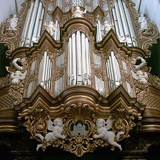 De Boven- of St. Nicolaaskerk Kampen is een gotische kruisbasiliek en het opvallendste element in het stadsgezicht van Kampen. Het Hinsz-orgel stamt uit 1742.