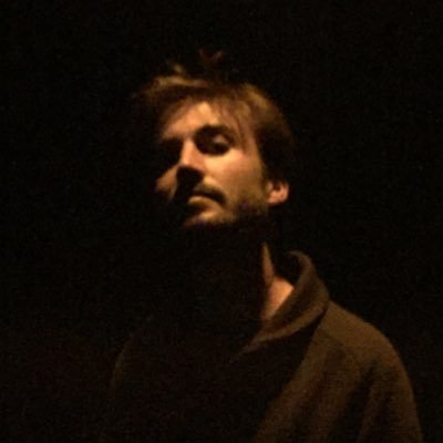 Avant je travaillais dans les musées et j’allais souvent sur Twitter.