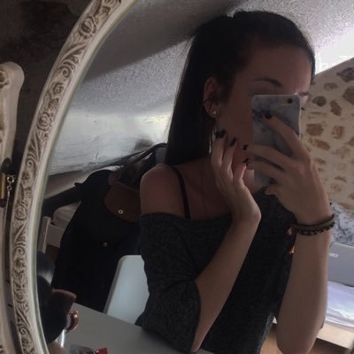 Manonswn's profile picture. 15 | Un visage d'ange avec un penchant pour le péché.