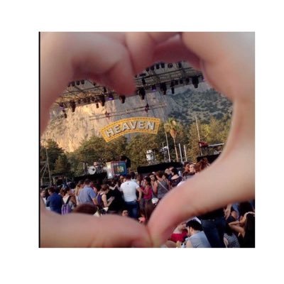☁️voglio rivivere le ore insieme a MIKA per sempre...voglio che si ripetano all'infinito,perché solo in quelle ore ho sentito cosa fossero le vere emozioni☁️