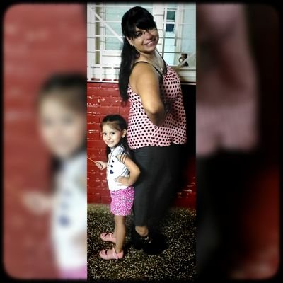 Soy Mamá de una hermosa nena!👧♡ mi mundo es ella... mi familia, mi novio 💏y mis amigos!!! :) me siento bendecida al tenerlos ♥☆...