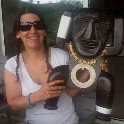sommelière , mariée à un second de Cuisine , mes loisirs : la magic , la cuisine , la natation , la grs 😉😉et Koh lanta
