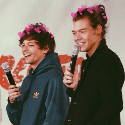 Roses are red. Violets are blue. Harry makes me blush. Who was your first real crush? Not Roblinson. Louis Tomlinson.