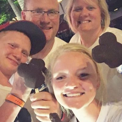 LauraEdeker's profile picture. •• University of Iowa '19 ••