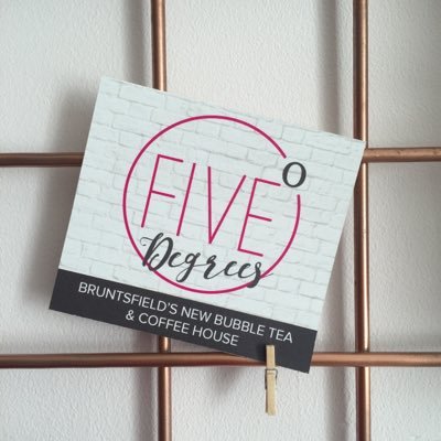We're a new dog friendly café based in Edinburgh, offering fresh tea, coffee, bubble tea, cakes and lunch! ☕️️🍰🐶🍩 Pop in to say hello : 39 Barclay Place 🙋🏻