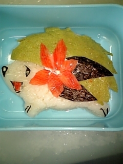 気が向くとキャラ弁も作ります。写真はシェイミのおにぎり。