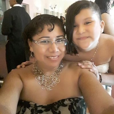 Me gusta mi familia! Mi trabajo!! Soy romantica! Siempre me gusta aprender de todas las personas algo!