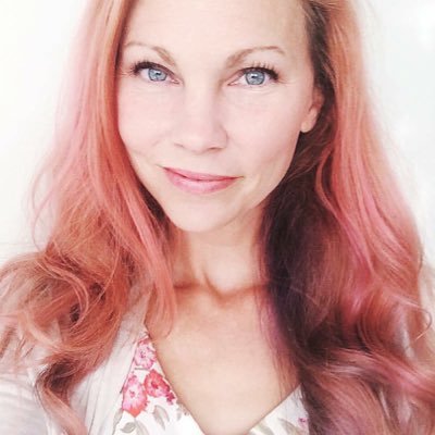 mama to 3, redhead, photographer, designer, dreamer, lover of beautiful things. i am me and that is enough