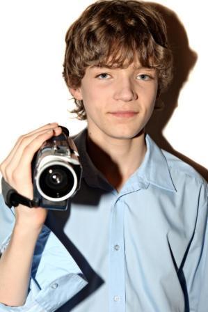 young_kubrick's profile picture. Sean óg Last, young film maker, photographer and all round tech geek.

Oh and brother of Sharon Ella