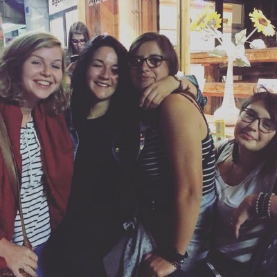 AmFollonier's profile picture. chacun son chemin même s'il est triste, chacun son chagrin adieu l'artiste.