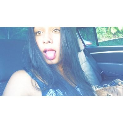 Distribua amor e veja o universo conspirando a seu favor.❣