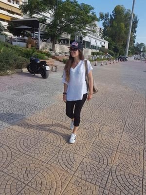 ioanna_ikoutsi's profile picture. 1 λεπτού σιγή προς όλες τις μανάδες που έφεραν παιδιά σε αυτήν την χώρα..