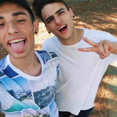 les_cousins3's profile picture. Page about 2 Italian youtubers  Jhonny and Salvo 👬👑 @lescousins