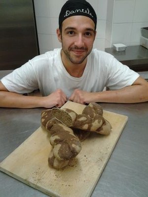 zampieri1988's profile picture. Bis-dottore, appassionato di politica e di economica, mi diletto dietro i fornelli del mio locale, alla ricerca di nuovi gusti e sapori.