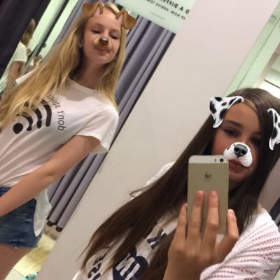 Emily 😘Chloe🔥Kingswood 🌎💞Family👌🏻. People you see around you are your friends that you haven't met yet 😝