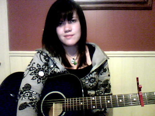 Heyy, im sarah. im 14 and very musical. i play guitar, mandoline, and i sing. i have a very bubbly personality and love peircings, msg me if u need to no more:)