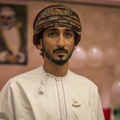 بكّالوريوس دراسات الاتصال| مُقدم حفلات وأمسيآت (مُذيع)| مُصمم ديكور مسرحي
