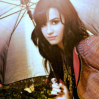 Demi is our life. We can't find words to describe how much we love her. We're gonna tweet some Demi news & of course show our love for the Miss Lovato. :)