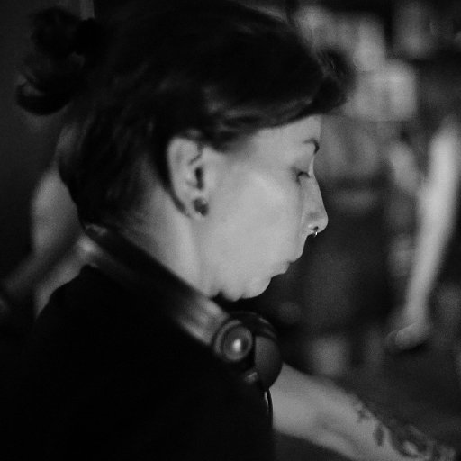 Hago ruiditos, diseño espacios sonoros, pincho y produzco música en @molarflux. En mis ratos libres hago fotos y otras cosas. De un poco todo.
