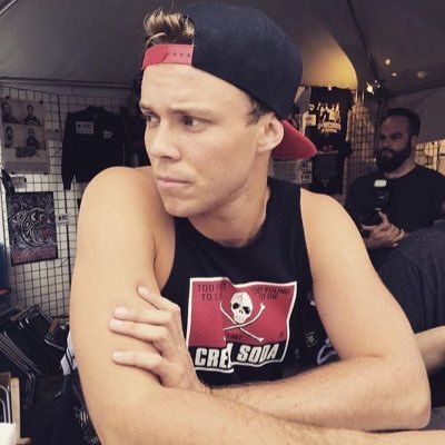You got this free follow from @5SOS__idiot pls go follow her she'll follow back just ask☺️. Have a nice day!