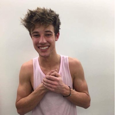 Cameron Dallas makes me the happiest person in the world i love you so much Cam. Kian Lawley❤️