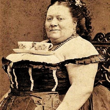 Well I declare! I'm a hard-drinkin' big-boned galoot of a gal who aims to please. Just please don't aim yer guns in my direction.💥