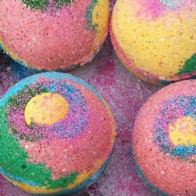 Giving away a free Lush Bath Bomb to 20 lucky winners! Enter in the link below!🔥
