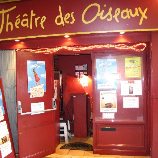 Café théâtre dans le Vieux Nice proposant une programmation 100% humour mélangeant comédies et One man show