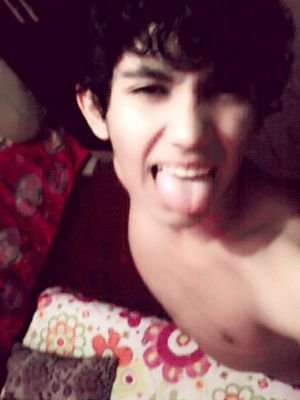 se quiser me conhecer vai logo mandando Nudes.