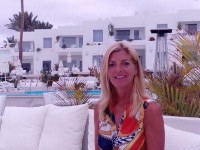striving to empower single parents to reignite their passion for life. Helping to build a strong business.