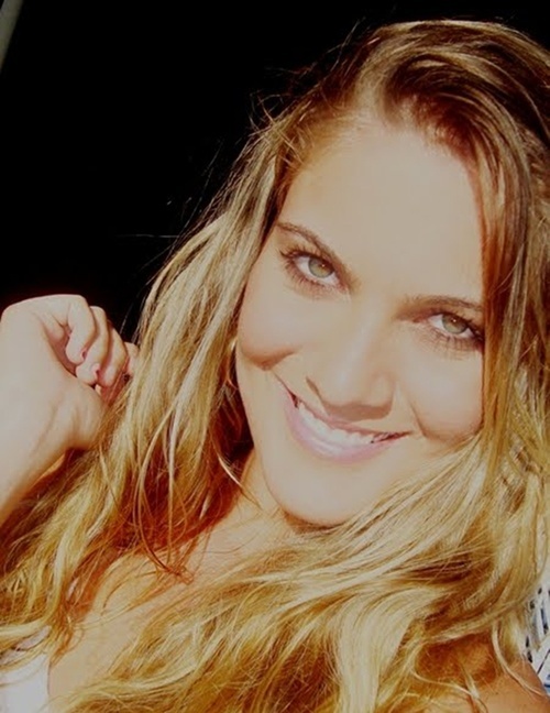 sarahtosi's profile picture. Sou apaixonada por musica e arte, canto e toco teclado...Moro atualmente em Campos pois faço faculdade de Arquitetura e Urbanismo aqui!!