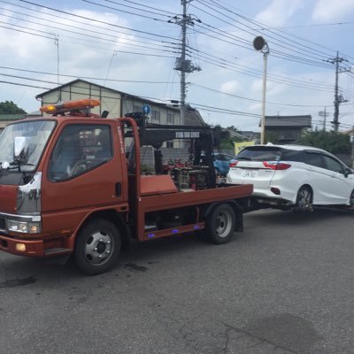 事故、故障など不動車のレッカー移動やパンク バッテリーあがりなどの現場対応 に365日24時間対応致します。             緊急コールTEL:0285-20-3361