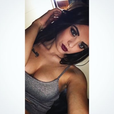 dolllifeee's profile picture. 